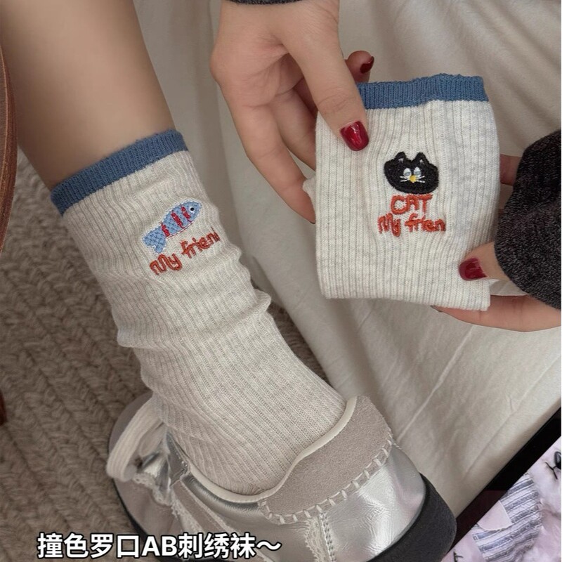 Gray Embroidered Socks for Women, Spring and Autumn Combed Cotton Mid-Calf Socks, Versatile and Cute Asymmetrical Ab Socks Paired with German Training Shoes Gray Embroidered Socks for Women, Spring and Autumn Combed Cotton Mid-Calf Socks, Versatile and Cute Asymmetrical Ab Socks Paired with German Training Shoes