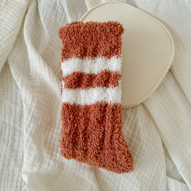 주황색 바탕에 흰색 줄무늬