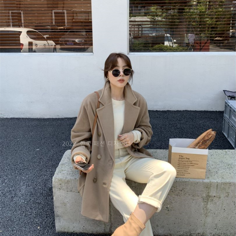 화이트 컬러! 3만원 이상의 가격대에 10% 캐시미어 함유, 정확한 사이즈의 루즈핏 M 브랜드의 101801 중간 길이 코트입니다.