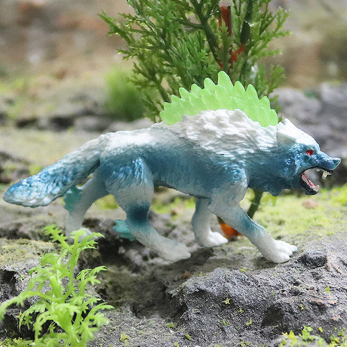 Children's cognitive solid simulation myths and legends Warcraft animal toy model yellow mane snow wolf ice wolf static ornaments