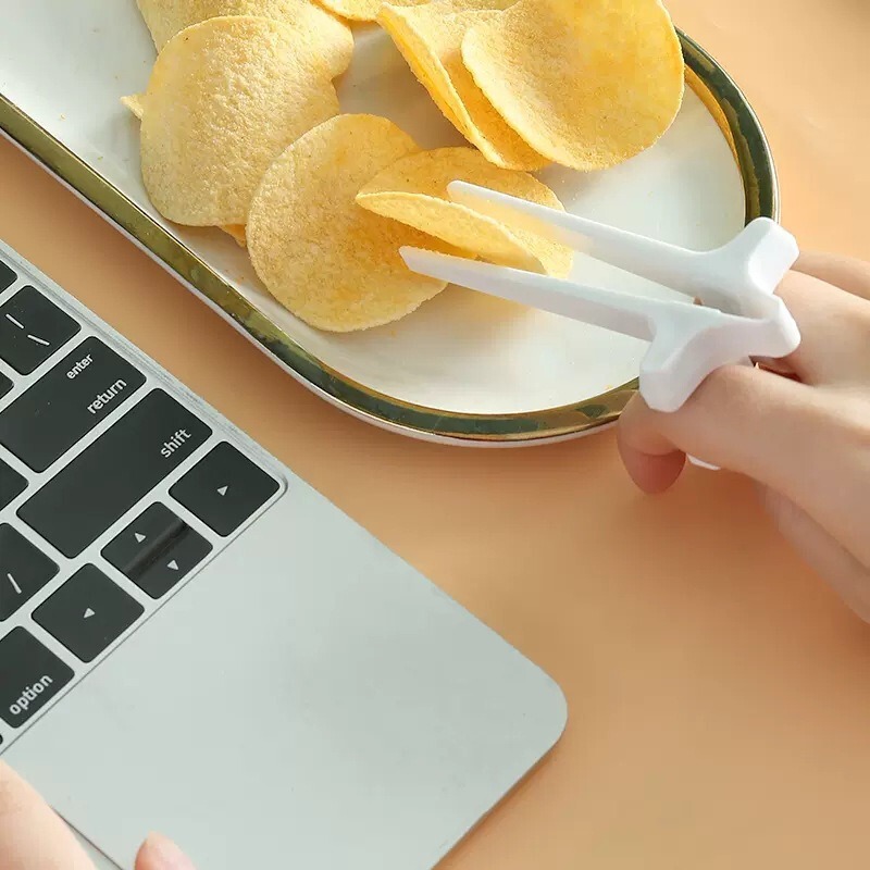 新しいタイプの怠け者の補助的な指の箸は間食を挟んで汚れない手の箸の指のカバーのリングはゲームの怠け者の神器を遊びます。|undefined