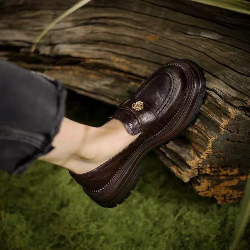 Французская мягкая кожаная обувь с толстой подошной одой женская весна 2025 новый английский стиль черный кожаный дикий мягкий ботинок Lefu