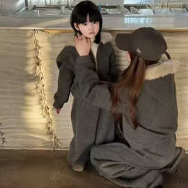 2025冬季韩版加绒卫衣两件套女童大毛领开衫外套中大童慵懒风套装