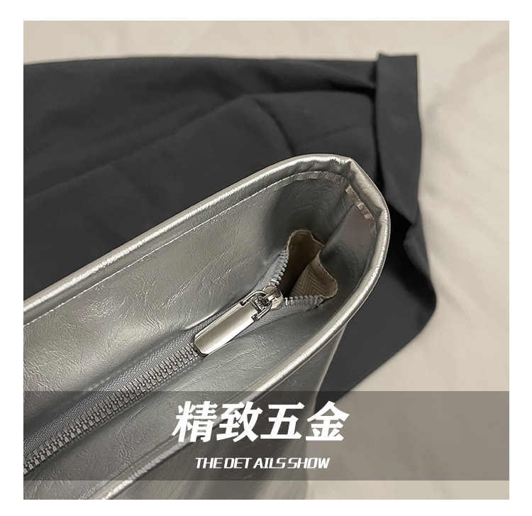 The 2025 summer new stylish and simple tote bag is a casual and trendy large-capacity tote bag with a niche design for women Application Scenario