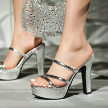 �~�����Ь��ɫ�yɫ�߼y�ָ����߸����s�U��Ů�߸�һ����¶ֺ��Ь