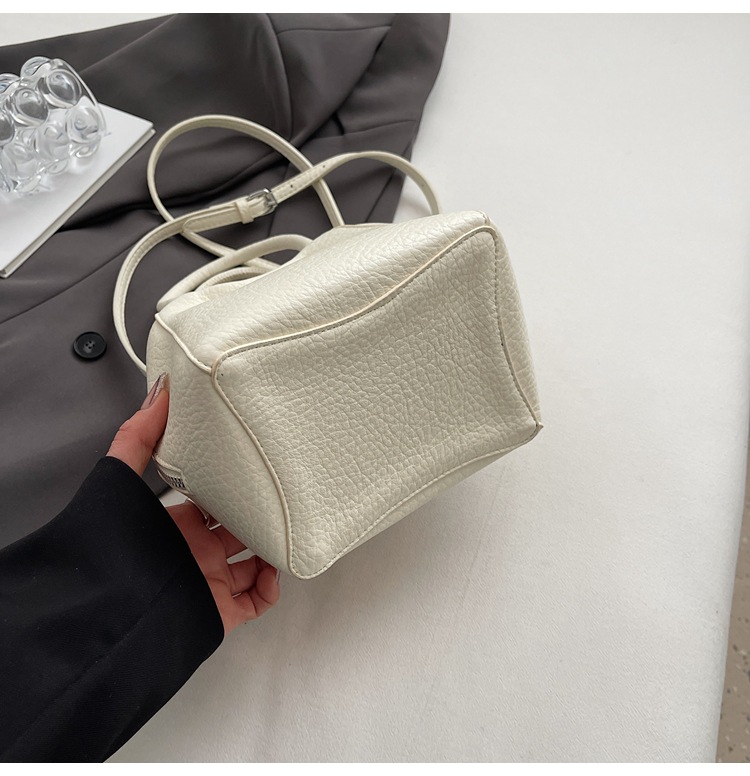 This is a unique, stylish and casual women's bucket bag for the summer of 2025. It's a Korean style single-shoulder crossbody women's bag with a sense of fashion undefined