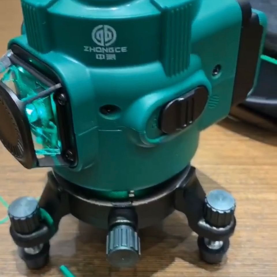 中测12线红外线水平仪高精度强光细线绿光贴墙仪16线蓝光激光户外