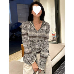 灰色连帽长袖针织衫女2025新款早秋季设计感撞色针织开衫外套上衣