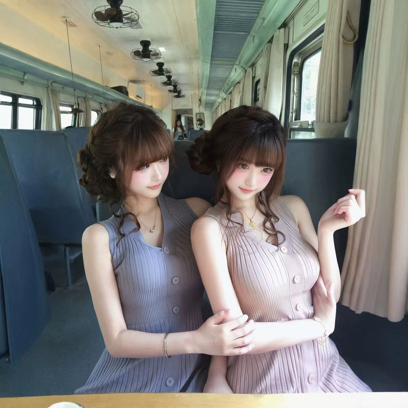 [Huilin] 2025 Early Spring Japanese Cross-border V-neck Knitted Slim Buckle dress 24B061/24B129