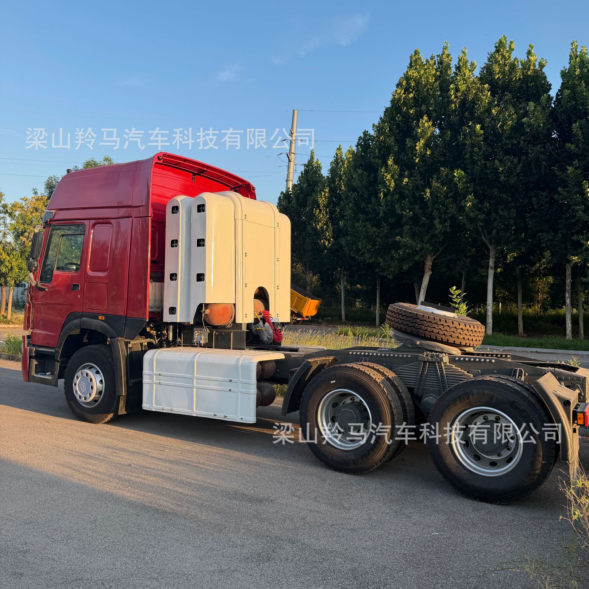 Supply of Sinotruk HOWO6X4 tractor heads, semi-trailer heavy-duty trailer heads, container truck heads with 420 horsepower