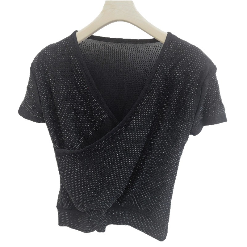 2026 verano nuevo sexy camiseta de cuello cruzado de mangas cortas de mujer caliente perforación irregular moda delgada blusa image 5