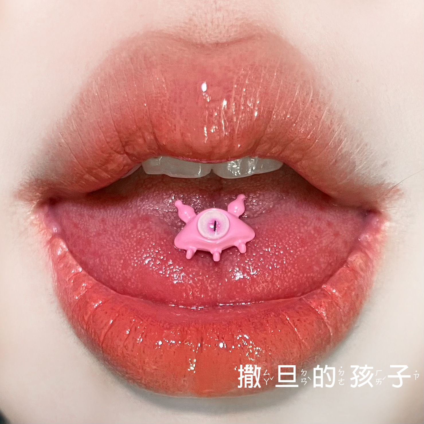 16G labret stud size and finish detail