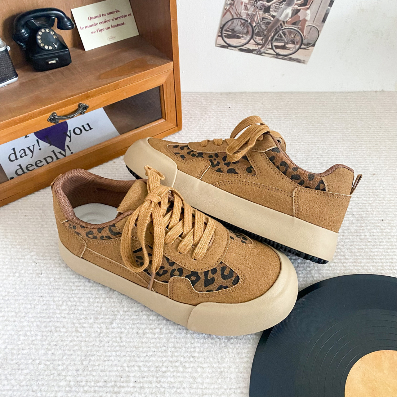 Mattes Leder-Leoparden-Print-Board für Damen im Herbst 2024, neues, dickbesohltes, höhenverstärkendes Freizeit-Sporttraining_voghion.com