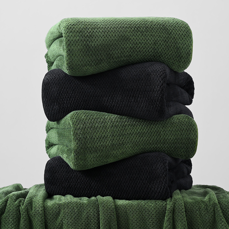 Coral Fleece Bath Towel Wholesale, Black Pineapple Pattern, Oversized Bath Towel, Soft, Absorbent, Quick-Drying, Cross-Border Labeling and Dropshipping Coral Fleece Bath Towel Wholesale, Black Pineapple Pattern, Oversized Bath Towel, Soft, Absorbent, Quick-Drying, Cross-Border Labeling and Dropshipping