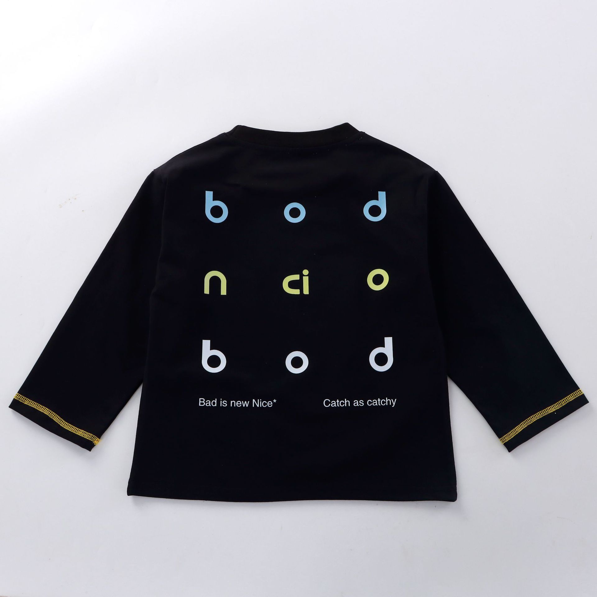 Camiseta de manga larga para niños con un nuevo tipo de camiseta de base de algodón lycra para niños suelta de primavera y otoño