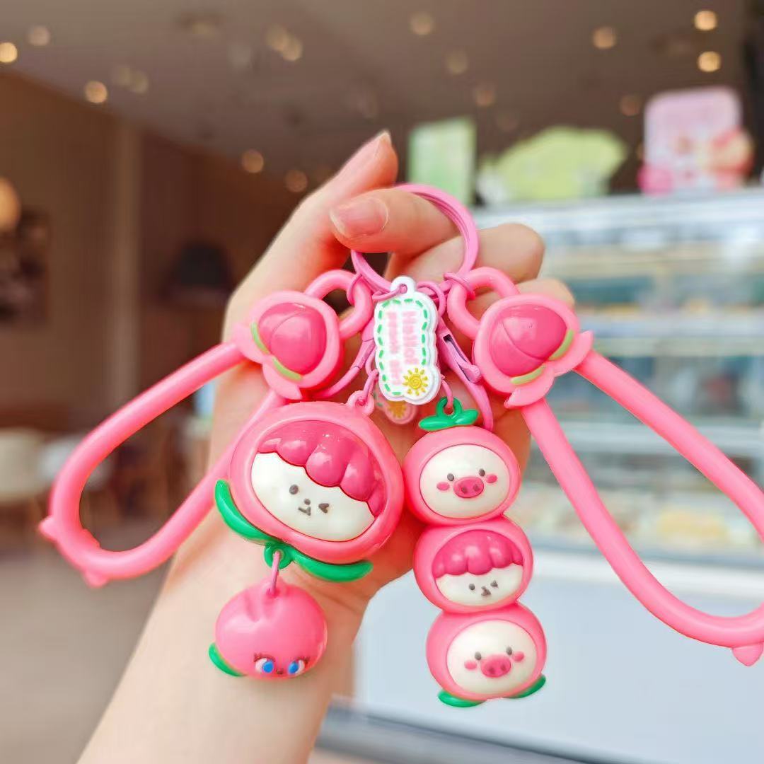 Llavero de melocotón lindo original Peach Yunlian muñeca de dibujos animados colgante pequeño llavero de coche mochila colgante de bolsa