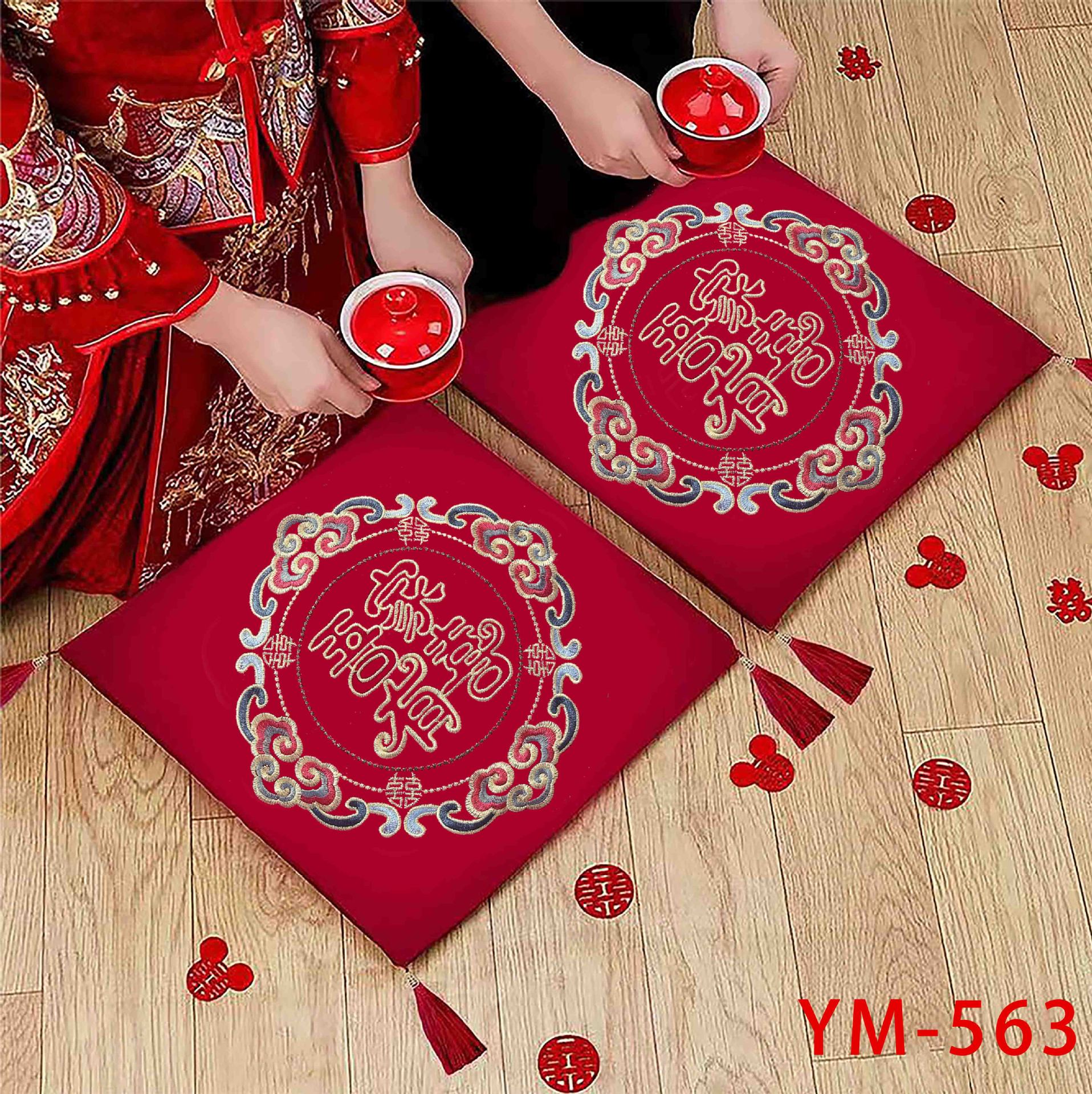 Suministros de Boda boda tostada té estera boda de rodillas culto Xi estera engrosada rojo festivo estilo chino Fu estera al por mayor