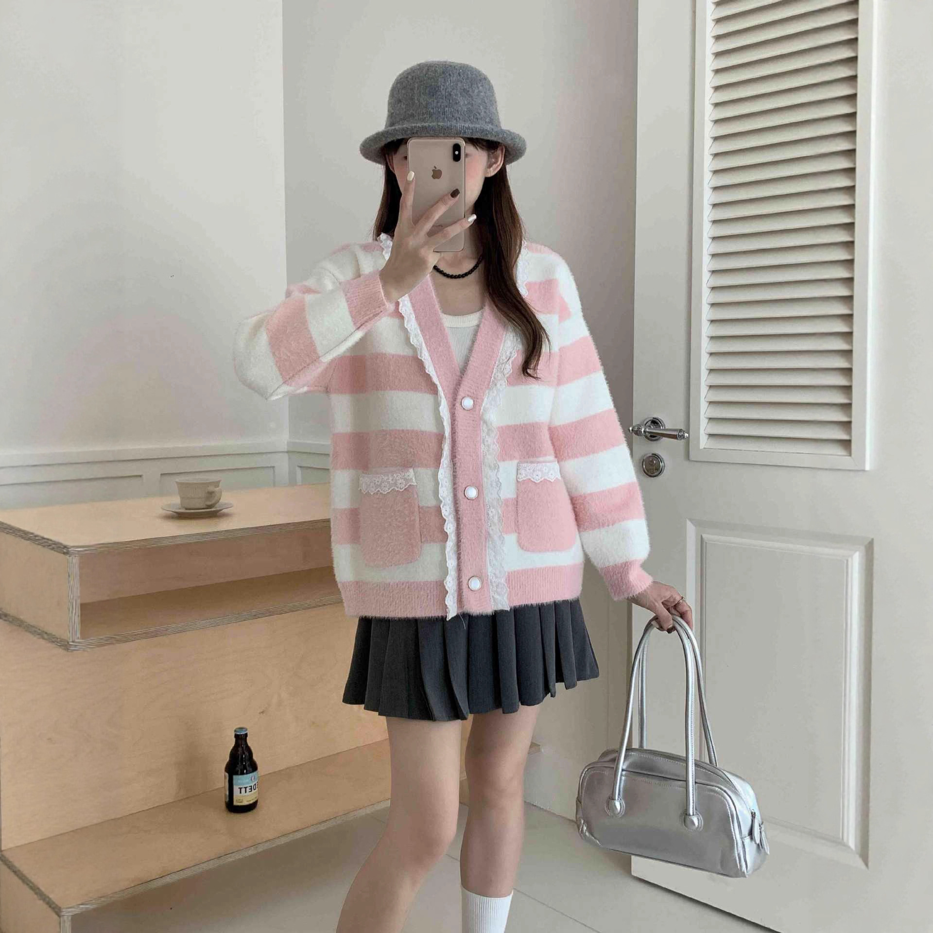 Retro Hong Kong Style Black and White Stripesd Sweater Jacket for Women in Autumn and Winter Women's Wear Outer Wear Short V-Neck Knitted Cardigan for Women