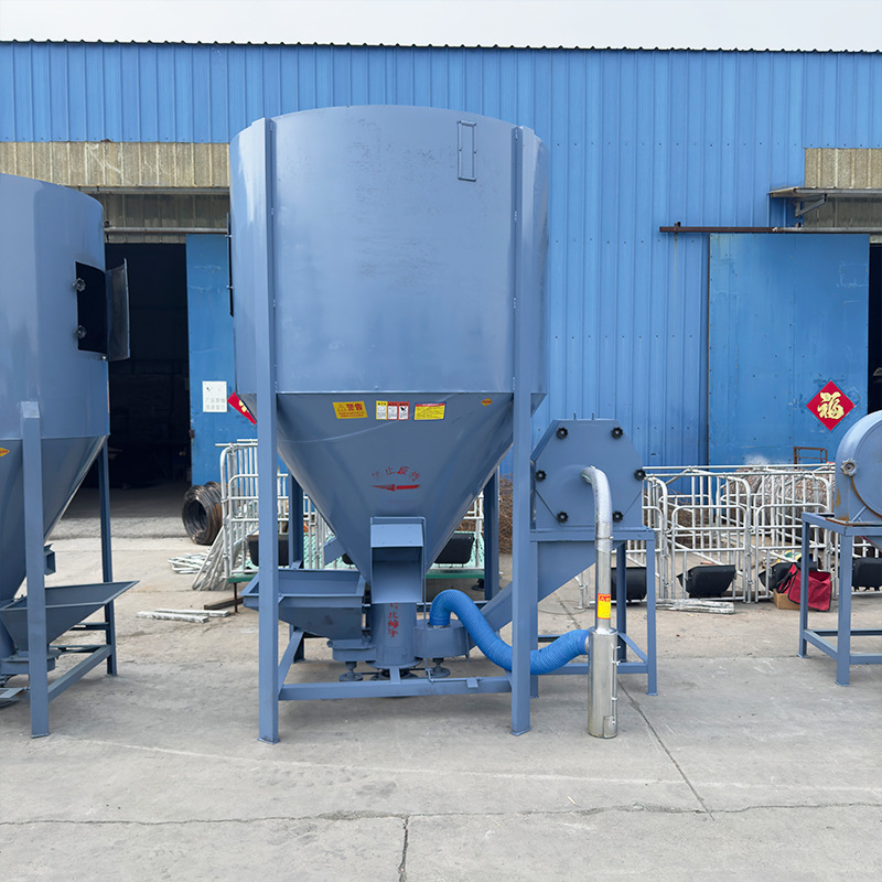 Máquina de alimentación automática de corte automático de cerdos y ovejas máquina de cría de maíz trituradora vertical todo en uno