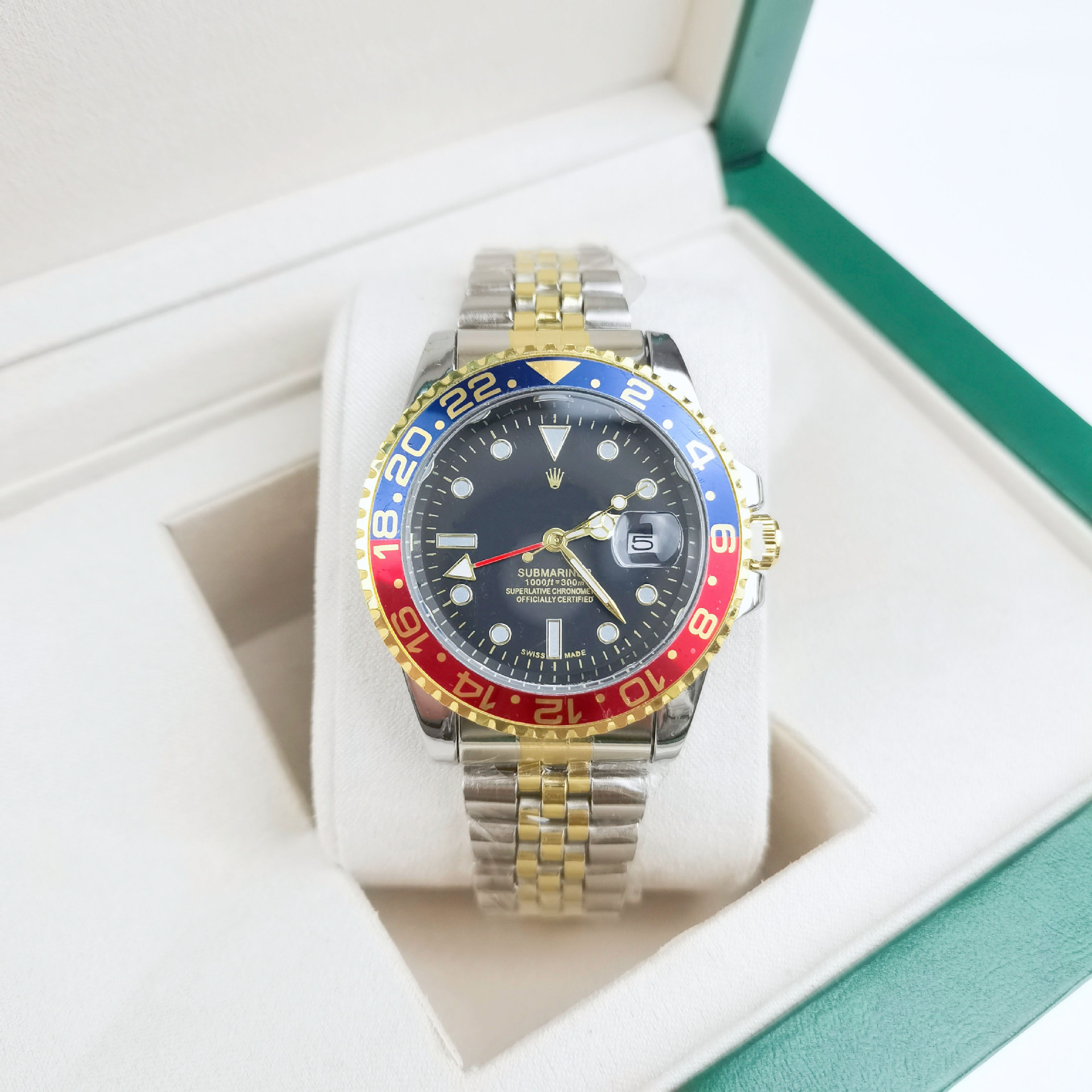 Four-pin coke circle, five beads between gold, red and blue circle, black surface