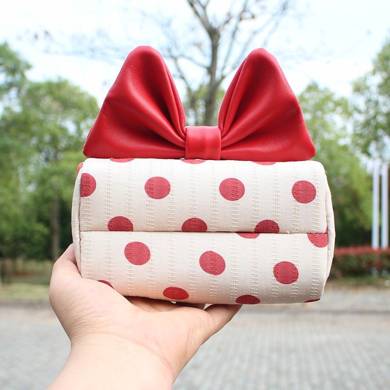 Car-Mounted Tissue Box, Hanging Style, Creative and High-End, Cute and Practical In-Car Decoration, High-End Ornament