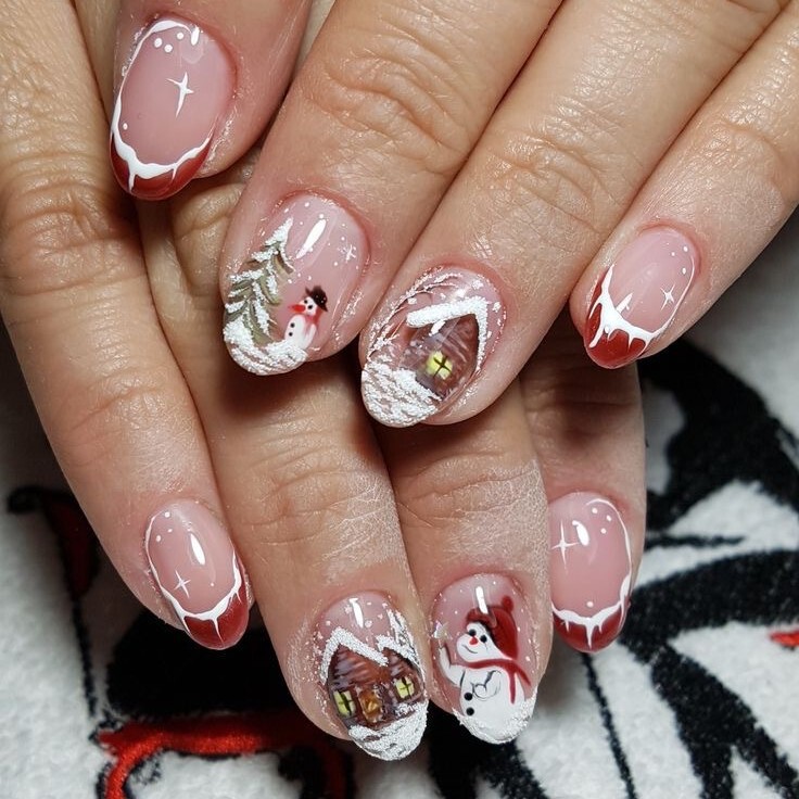 Short Round French-Style Nail Tips with Christmas Snowman and Snowflake Designs, Glossy Oil Finish, Export Model, Red Wearable Nails