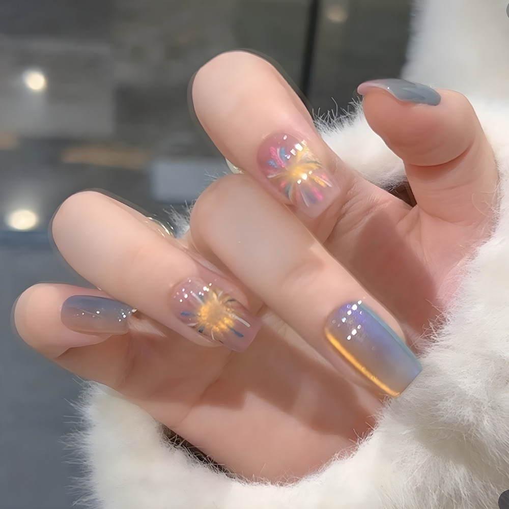 Uñas Postizas Xiaohongshu con Degradado Ojo de Gato, Diseño de Fuegos Artificiales para Año Nuevo, 30 Piezas, Uñas Postizas Cortas al por Mayor