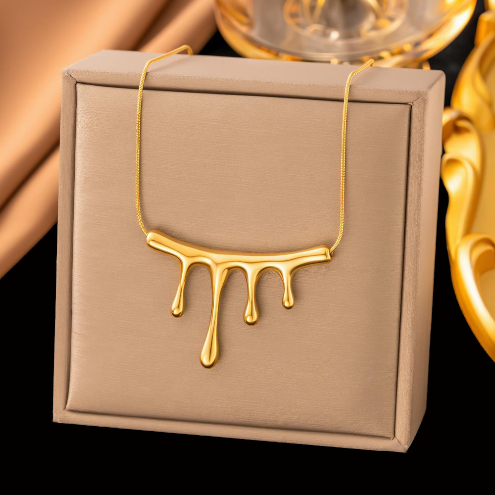 [collar de acero de titanio dorado + acero] collar de amor de nicho con cadena de clavícula avanzada en la moda de lujo ligero femenino