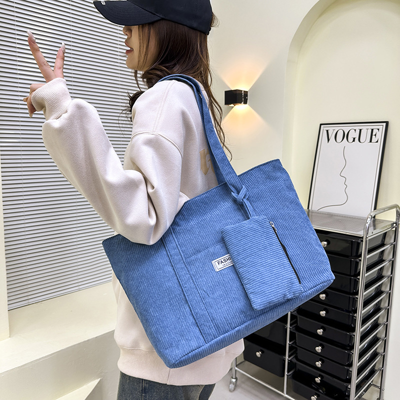 2025 otoño e invierno nueva moda bolso de hombro de pana de gran capacidad bolso de mano fresco estilo japonés bolso grande de pana de color puro para mujer