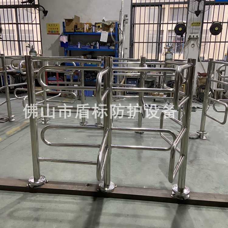 车站小门入口禁行器 不锈钢三叉栅栏杆挡臂防尾随单项通道转闸