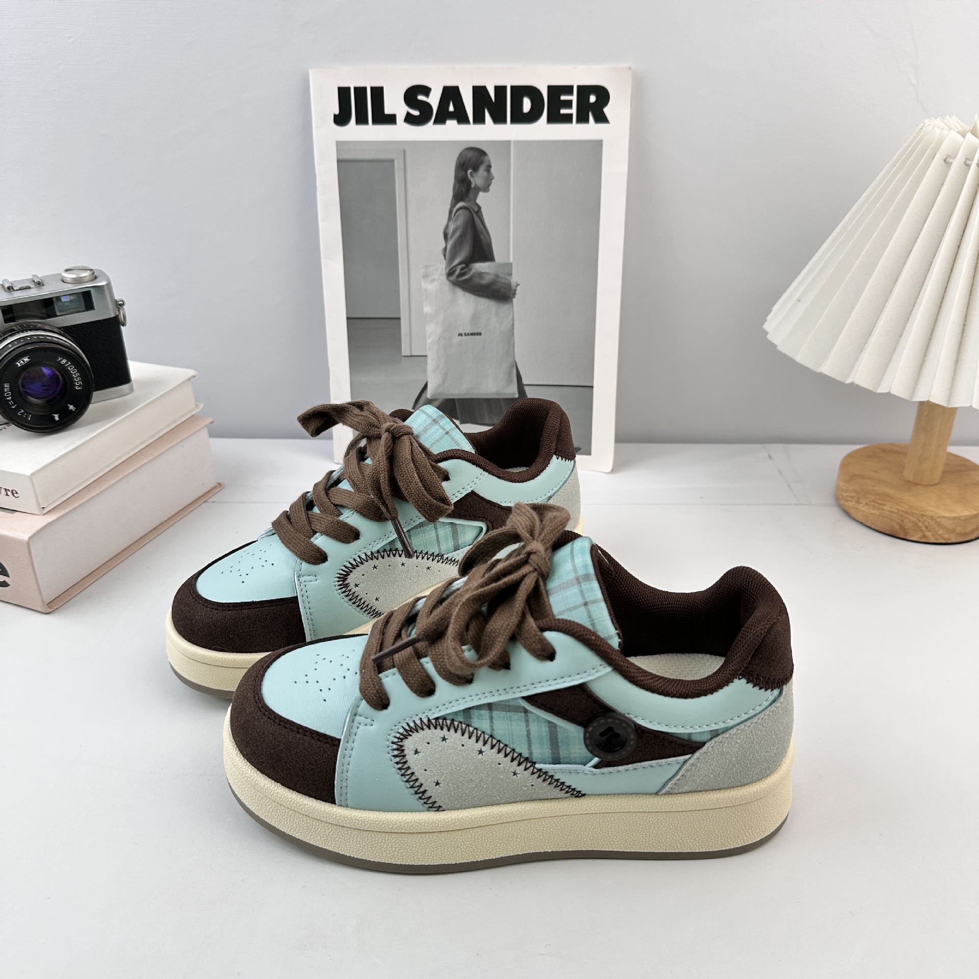 Yuanbo coreano zapatos de tablero de dopamina con suela gruesa zapatos blancos para mujeres 2025 nuevos zapatos de pan de nicho universal