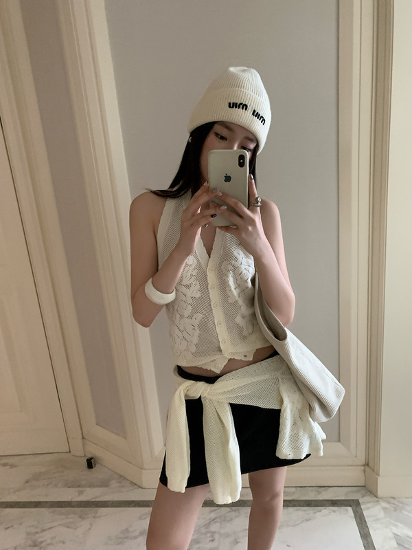 趋梦DT ETOLIE温柔镂空针织挂脖吊带背心女外穿提花无袖修身上衣|undefined