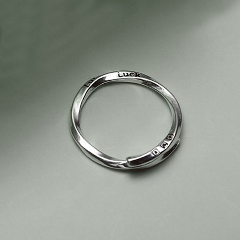 レトロなアルファベットの指輪の組み合わせins韓東大門ヒップホップはs 925銀の英語の指輪の対外貿易の卸売りをめっきします。