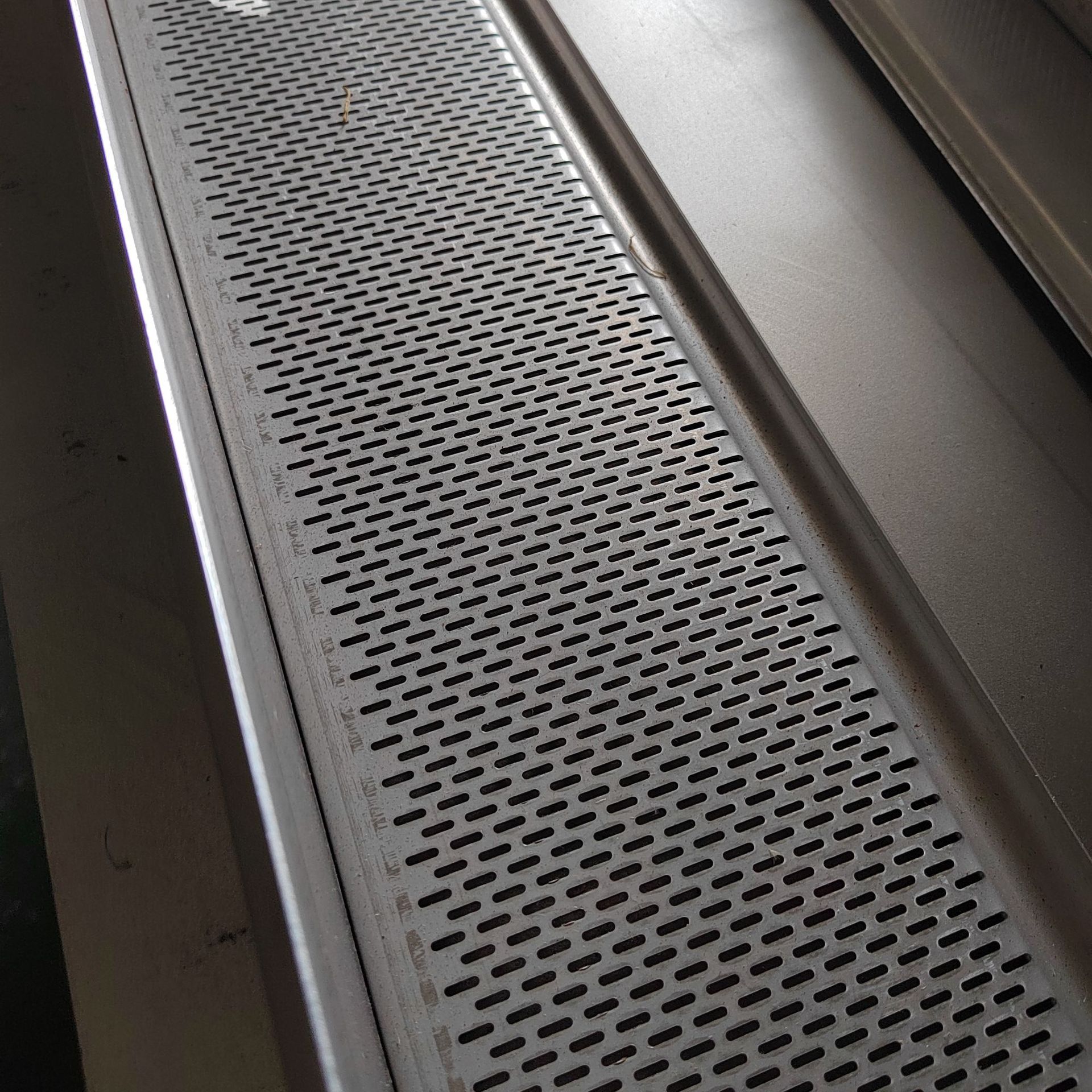 不锈钢微孔板 孔径0.5zhong心距1.2 尺寸1000*2000 有现货