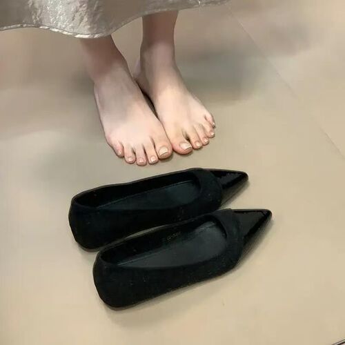 Women's single shoes with shallow mouth, sharp tip, and internal height, spring and autumn best-selling new items, French temperament, matching dresses for commuting