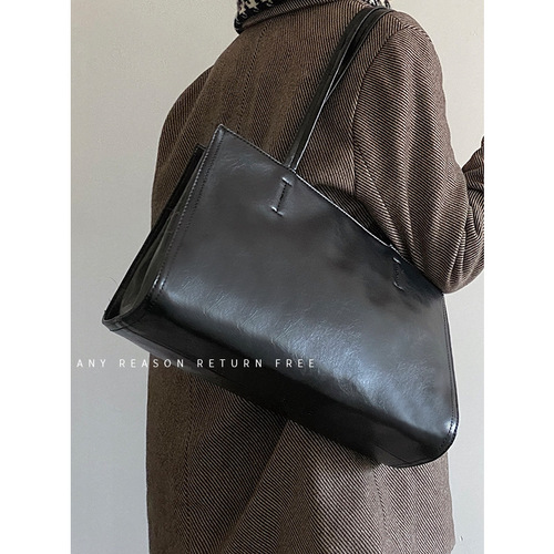 Korean early autumn new large-capacity shoulder bag tote bag, versatile student class female bag, trendy casual commuting bag