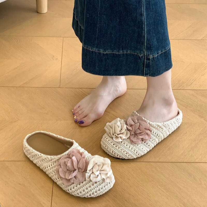 Korean-Style Gentle Woven Closed-Toe Slippers for Women, Summer 2026, Floral Decoration, Slip-On, Non-Slip, Thick-Soled Mules Korean-Style Gentle Woven Closed-Toe Slippers for Women, Summer 2026, Floral Decoration, Slip-On, Non-Slip, Thick-Soled Mules