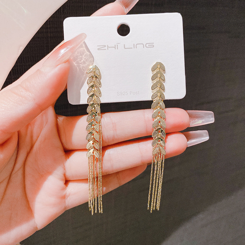 Fashionable elegant small design earrings
