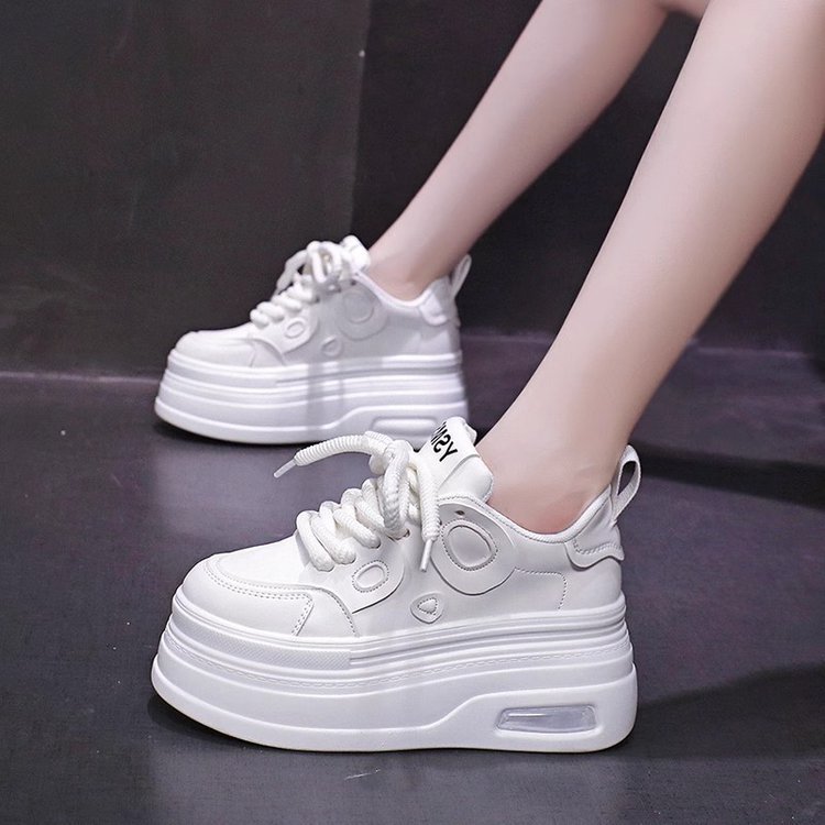 Zapatos pandas negros y blancos para mujeres 2025 otoño nuevo hombre pequeño 8cm muffin grueso aumento de altura zapatos blancos pequeños deportivos ociosos