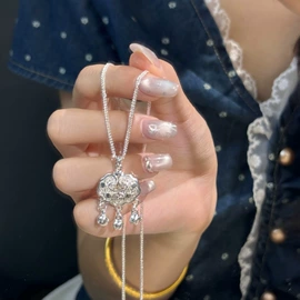 项链;手链;发夹