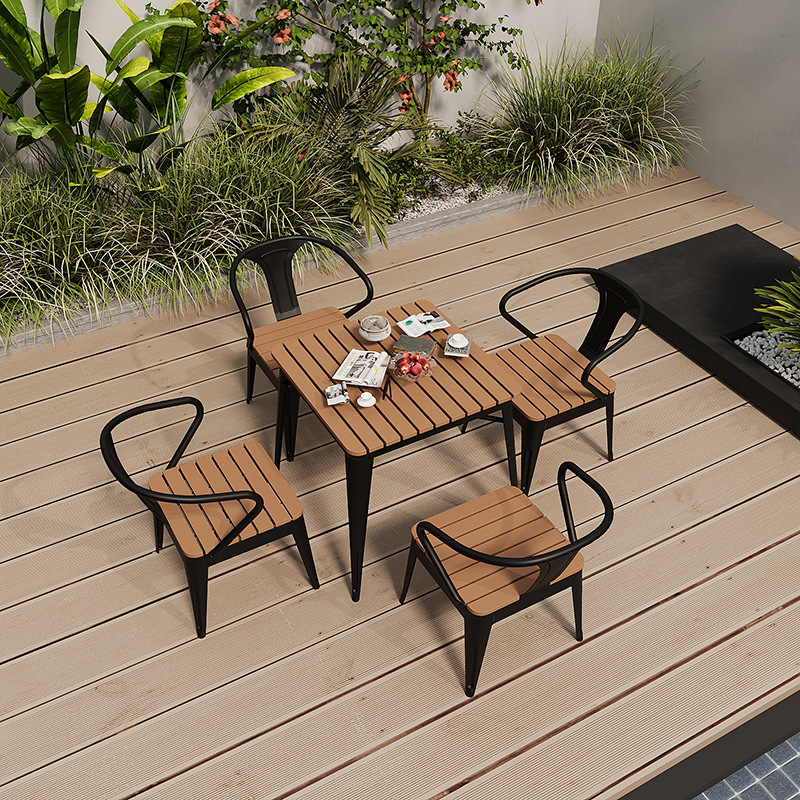 Negro: una mesa (70 * 70) + 4 sillas
