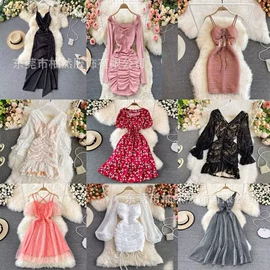 连衣裙;童套装;女式T恤