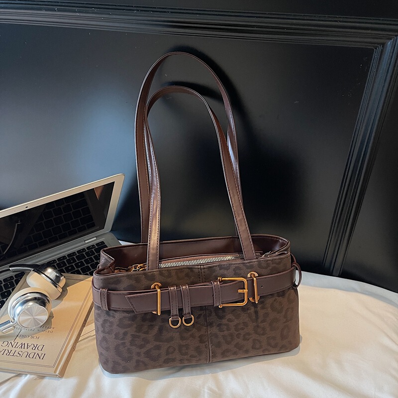 Autumn and Winter New Korean Style Hot Girl Leopard Print Shoulder Bag Niche Designer Retro Versatile Commuter Handbag