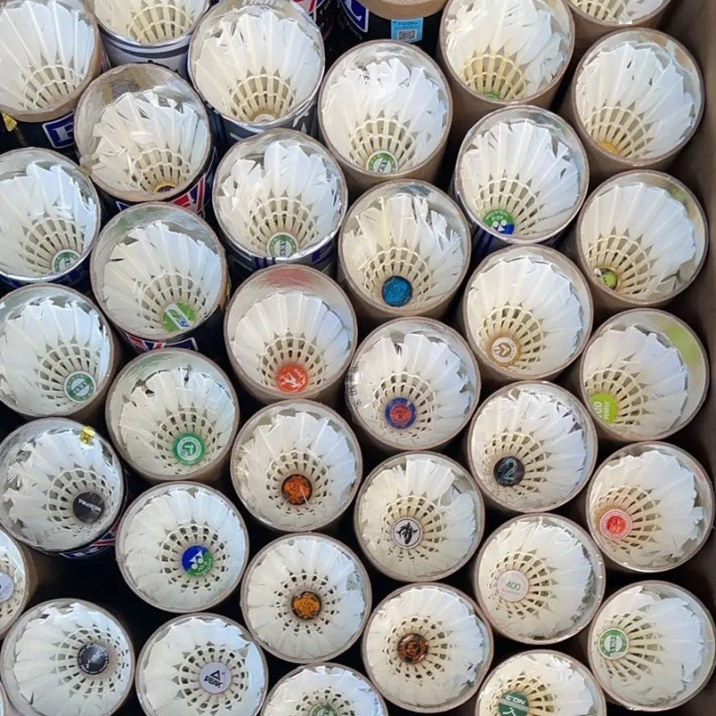 80% nueva pelota de práctica de juego de pelota genuina de bádminton frontal 1 liquidación 12 barriles de entrenamiento de enseñanza pelota de entrenamiento de segunda mano barata