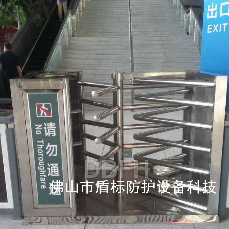 出口半高单向转闸门汽车站景区工厂不锈钢手推旋转门三角架栅栏门