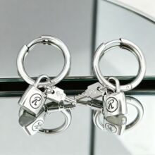 NANA南京锁耳扣女潮朋克R锁耳坠高级感y2k耳圈耳环简约设计小众
