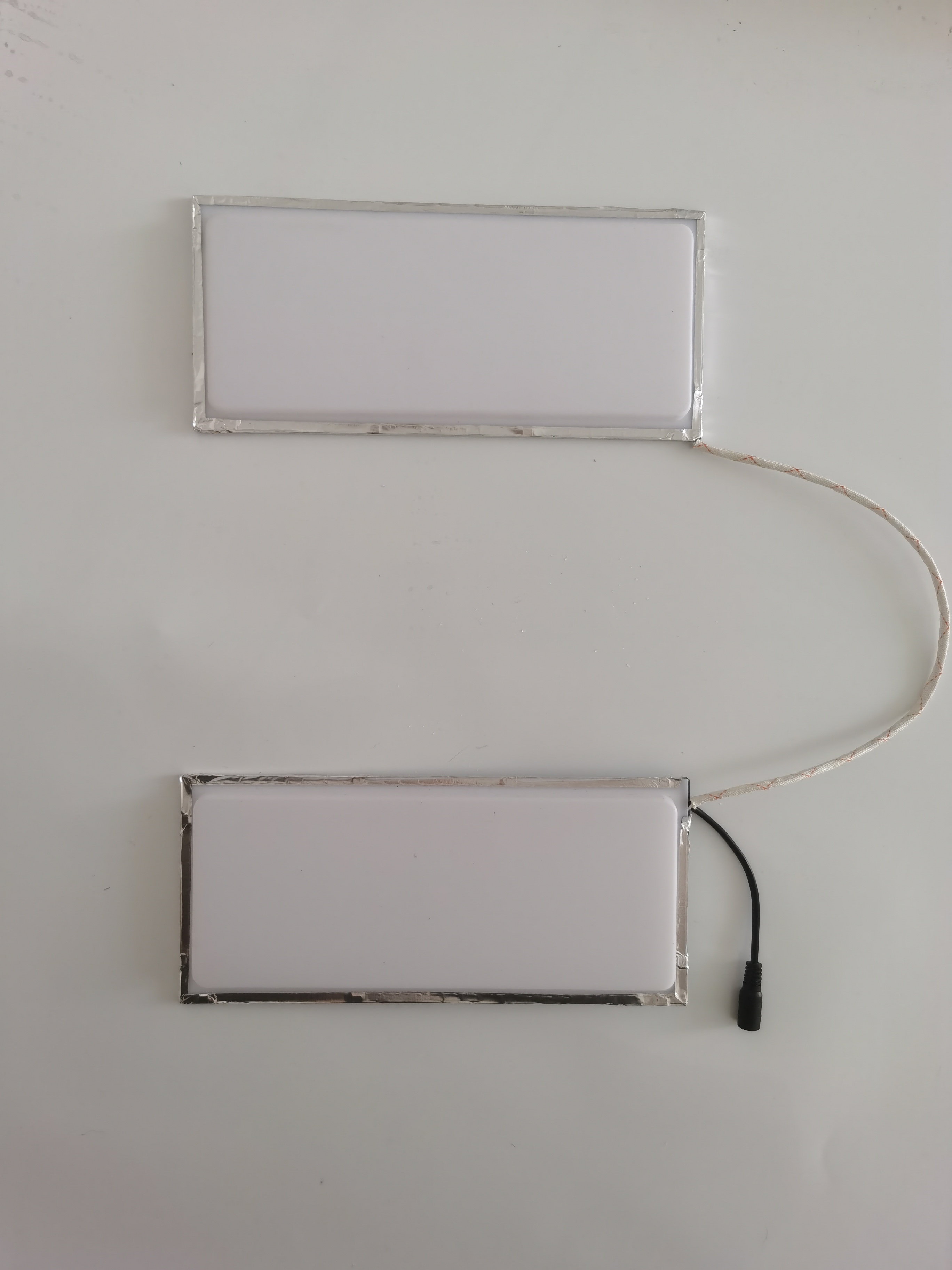 247*110(이중 램프)에는 정류기 16와트가 포함됩니다.