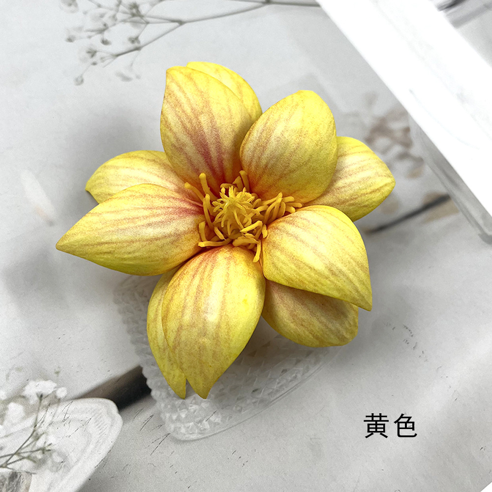 Simulación de flores eva mano