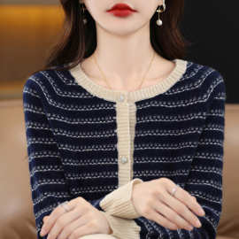 新款红色条纹100纯羊毛外套女圆领小香风毛衣开衫洋气对襟针织衫