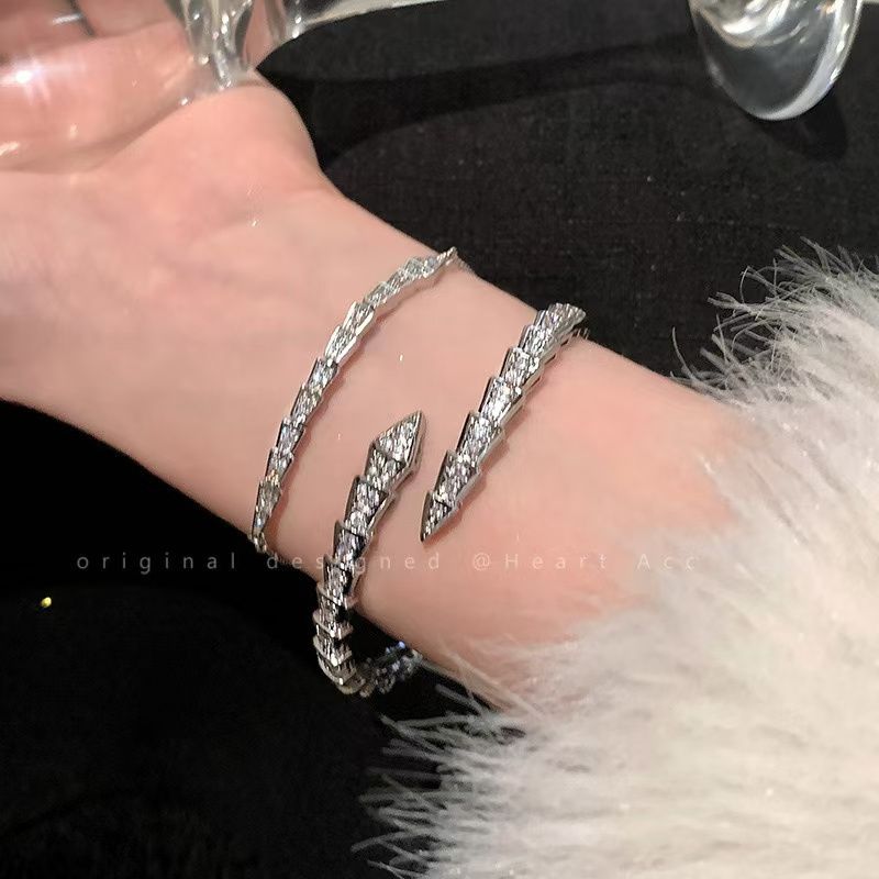 【コーナーバージョン】宝家蛇形満ドリルブレスレットバラ金に蛇骨手環バレンタインデープレゼント520